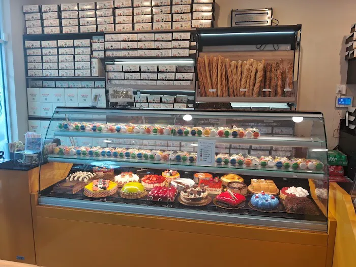 Bonjour French Bakery & Cafe - Pembroke Pines Picture 10