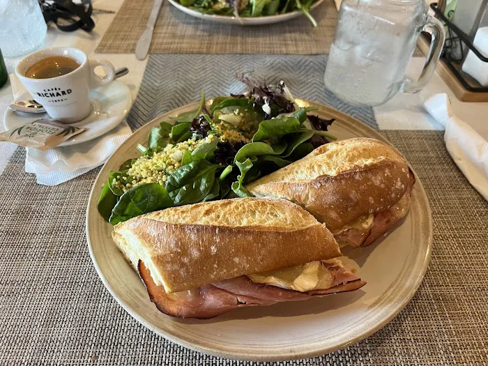 St Tropez Bistro & French Bakery Picture 4
