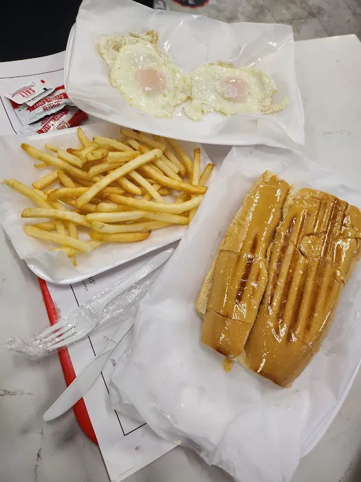 Karla Cuban Bakery - Hialeah Store Picture 4