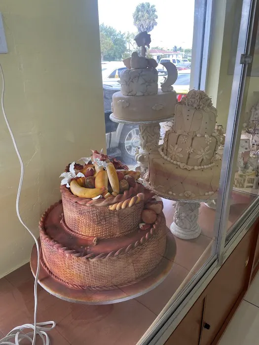 Madelyn's Cake Picture 4