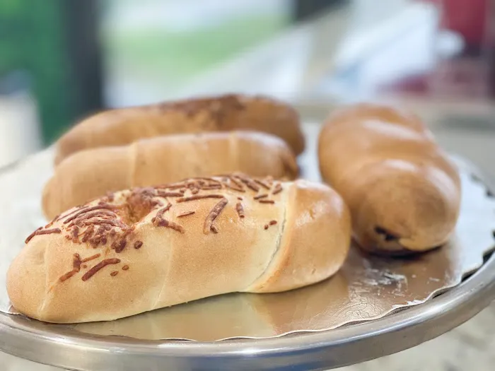 Aly's Bakery Picture 5