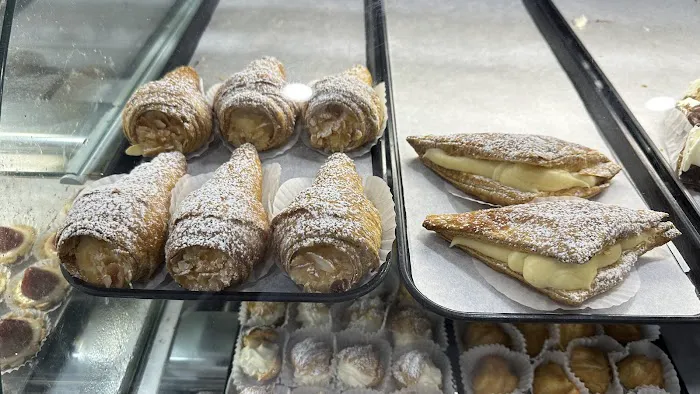 Via Veneto Bakery & Italian Deli Picture 9