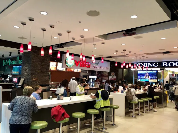 Half Moon Empanadas - Gate D29 - Miami International Airport Picture 10