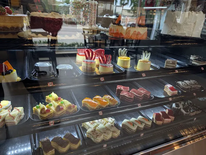 Pinecrest Bakery - Coral Gables Picture 9