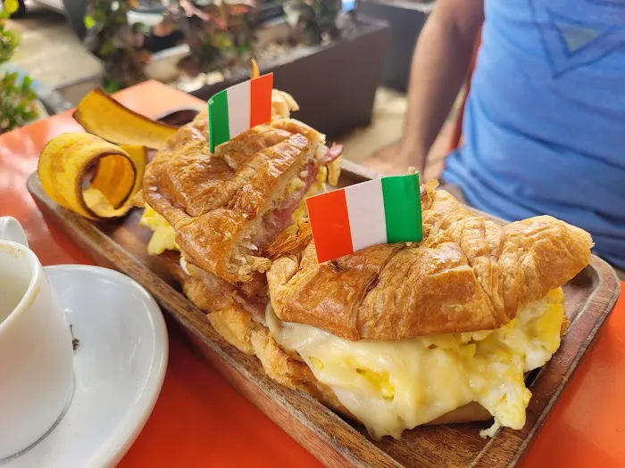 Roma Bakery & Cafe Picture 6