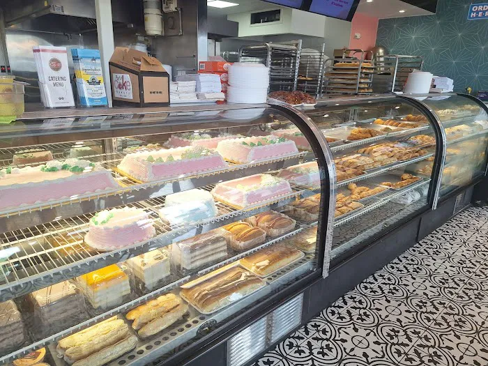 Party Cake Bakery Picture 7