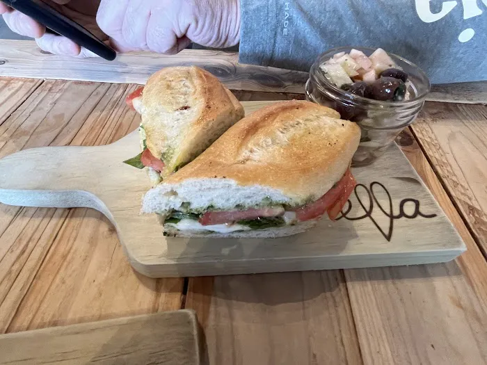 Ela's Bakery Cafe Picture 7