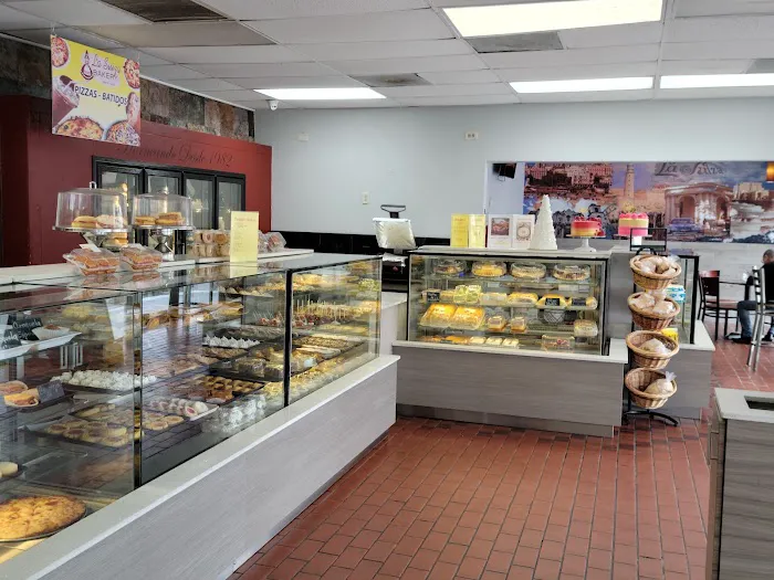 La Suiza Bakery Picture 6