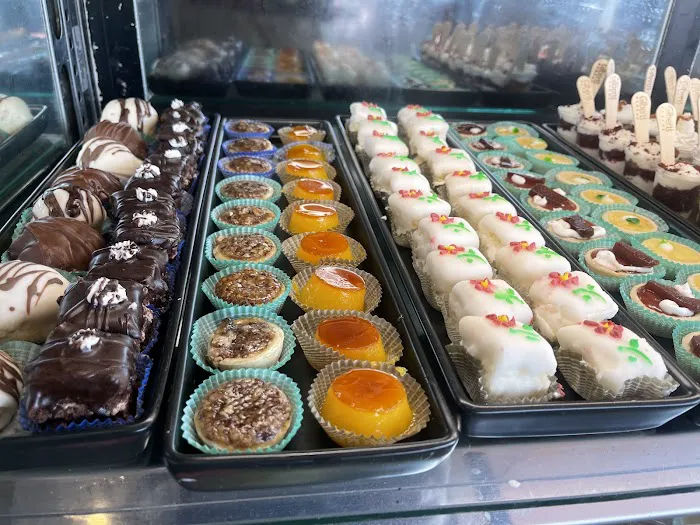 Gilbert's Bakery on Bird Picture 9