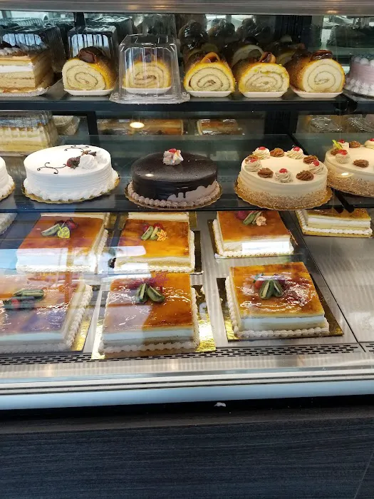 Party Cake Bakery Picture 9