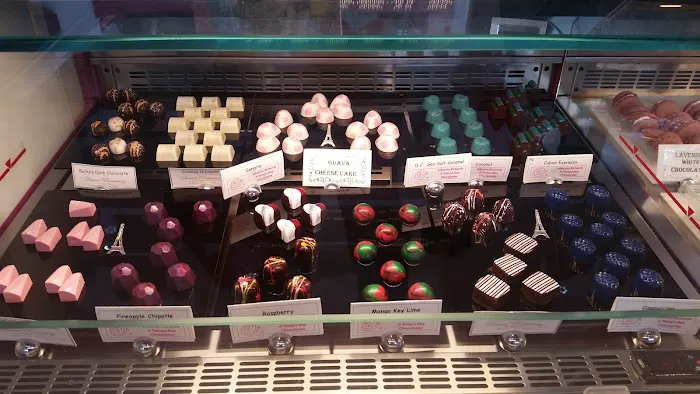 Le Macaron French Pastries Picture 7