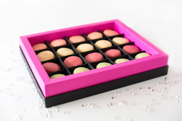 Le Macaron French Pastries Picture 5