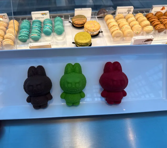Le Macaron French Pastries Picture 8