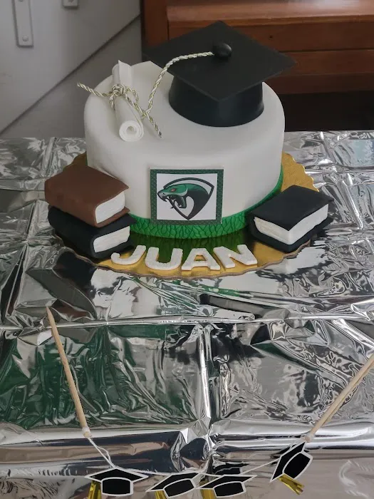 Alejandra's Cake Picture 3