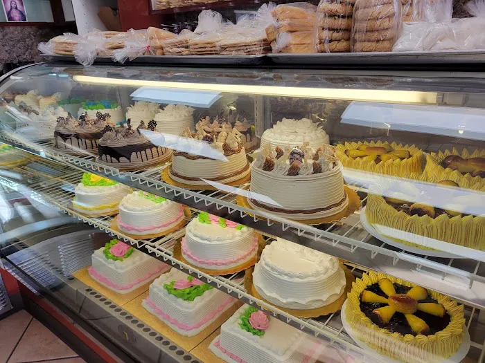 Cakeland Bakery Picture 3