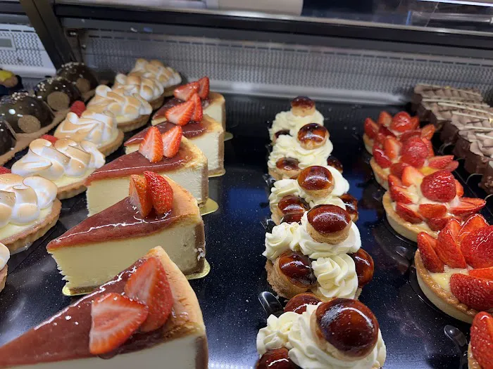 Bonjour French Bakery & Cafe - Kendall Picture 10