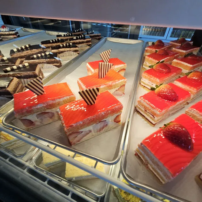 Fortuna Bakery & Coffee - Loop West Picture 3