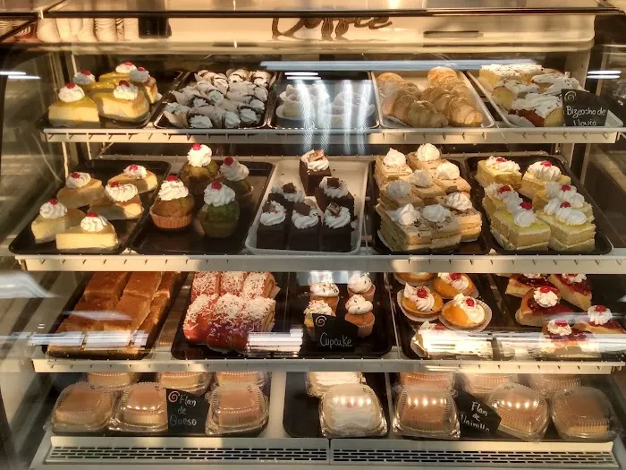 Taino's Bakery & Deli (Kissimmee BVL) Picture 10