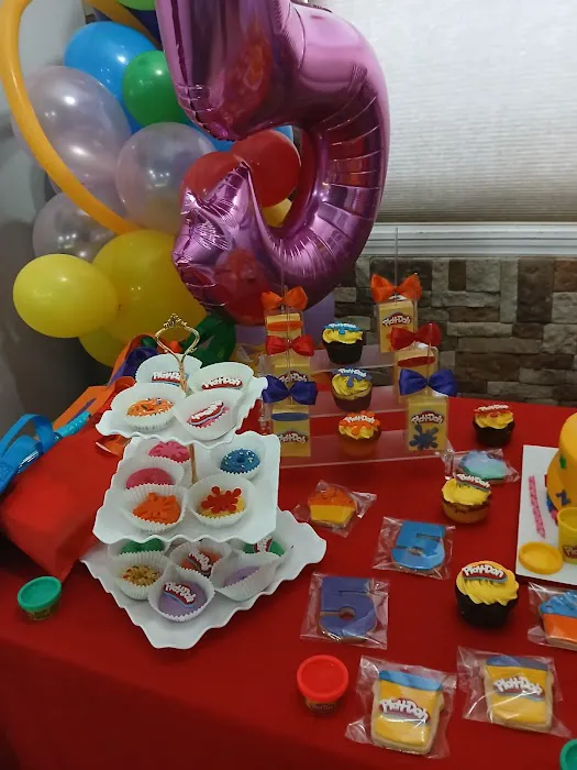 Janira's Sweets & Cake's Picture 3