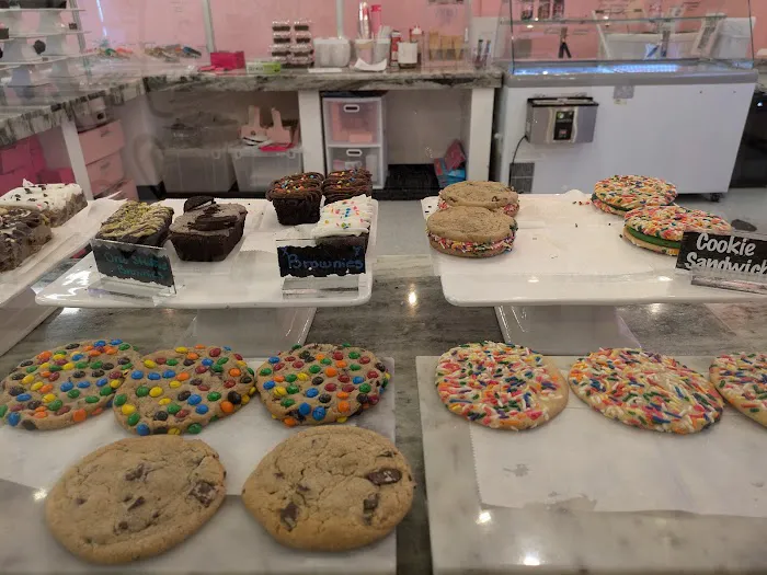 Smallcakes Cupcakery and Creamery Picture 6