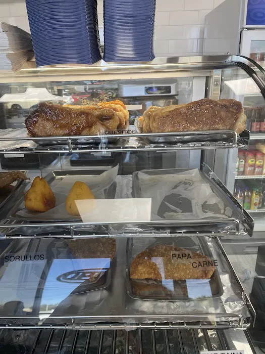 Tainos Bakery & Deli (SODO) Picture 4