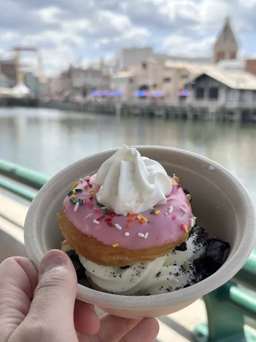 Lard Lad Donuts Picture 1