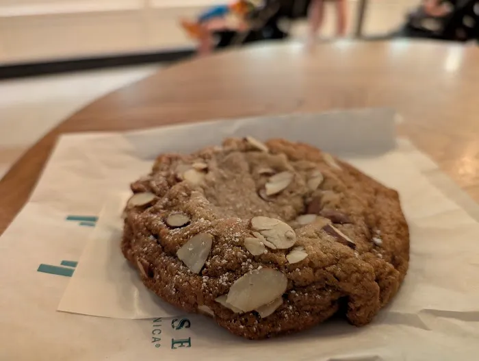 The Cookie Bar at Summer House on the Lake Picture 8