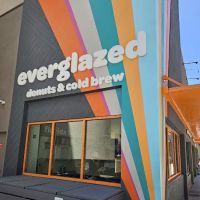 Everglazed Donuts & Cold Brew ico