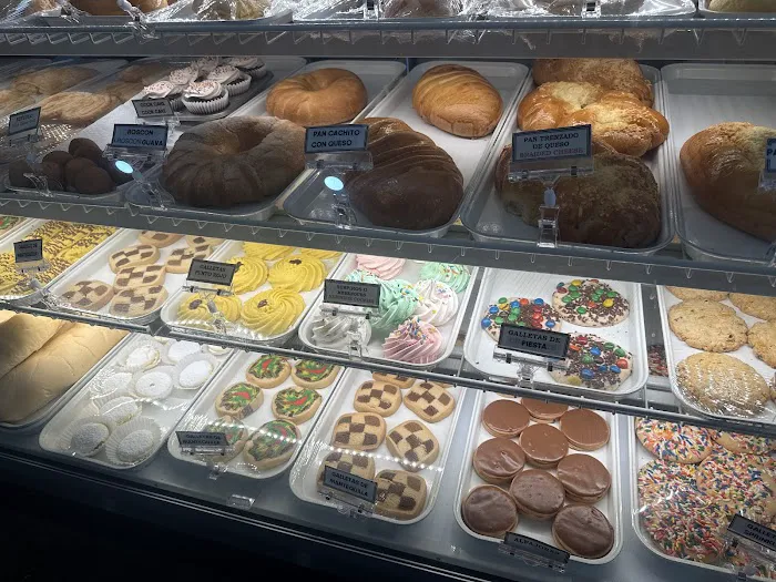 El Triunfo Bakery and Cafe Picture 3