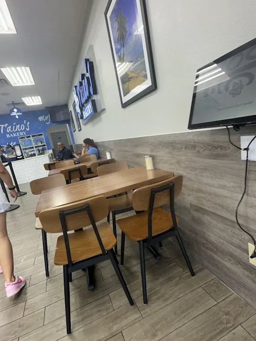 Tainos Bakery & Deli (four corners) Picture 10