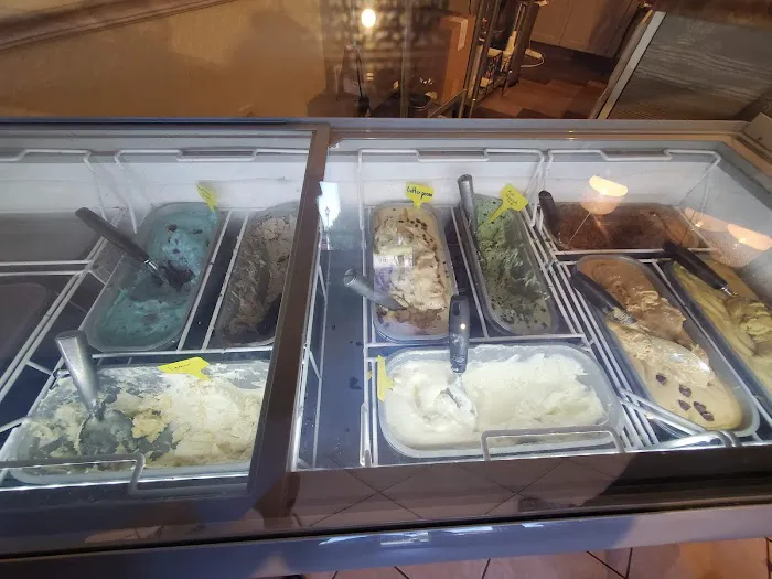 Four Palates Gelato & Bakery Picture 3