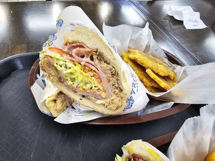 Tainos Bakery & Deli (Lake Underhill) Picture 5