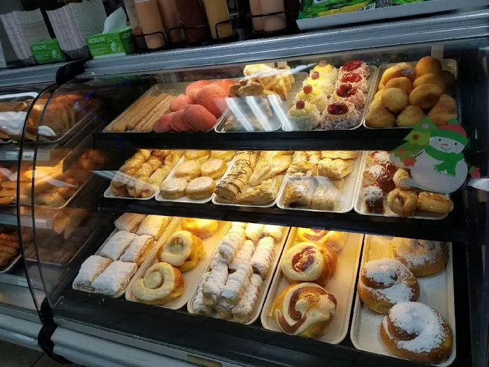 Tainos Bakery & Deli (Lake Underhill) Picture 2