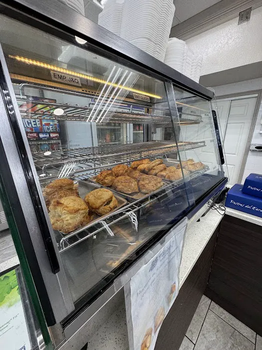 Taino's Bakery & Deli (Goldenrod) Picture 3