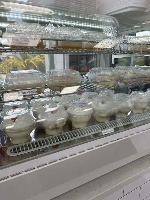 Tainos Bakery & Deli (east colonial) Picture 4