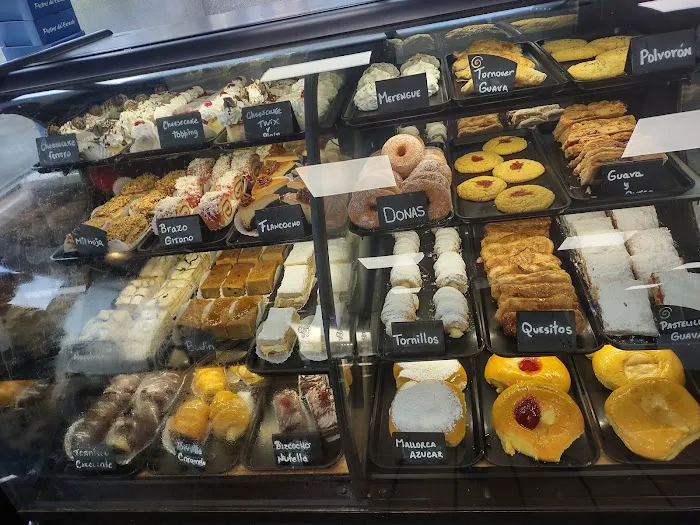 Tainos Bakery & Deli (east colonial) Picture 5