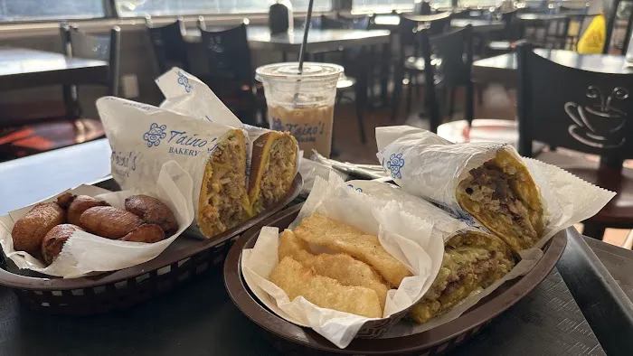 Tainos Bakery & Deli (east colonial) Picture 9