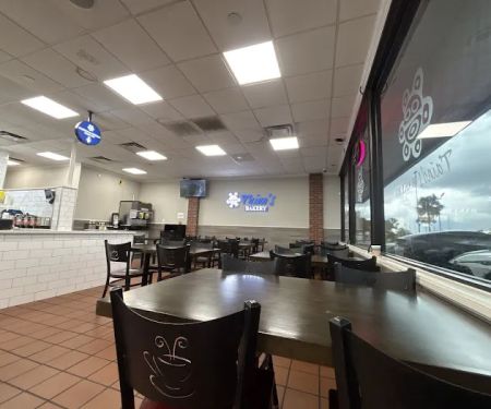 Tainos Bakery & Deli (east colonial)