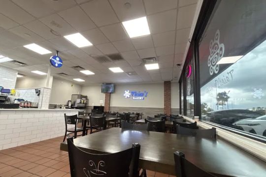 Tainos Bakery & Deli (east colonial)