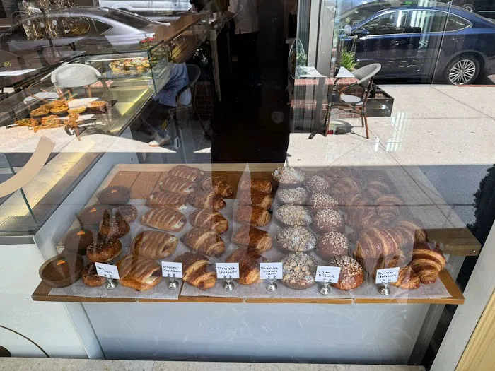 Choulala Fine Pastries Picture 4