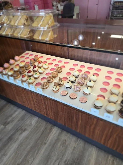 B Cupcakes Picture 3