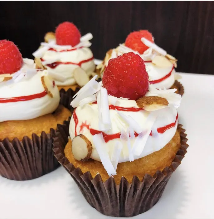 B Cupcakes Picture 7