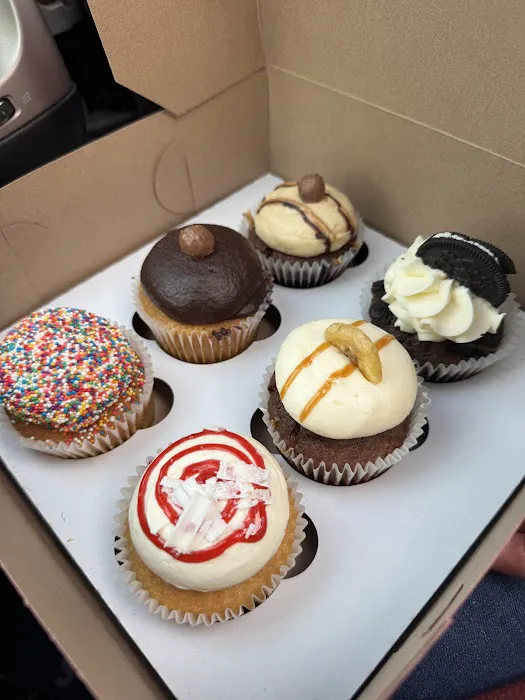 B Cupcakes Picture 1