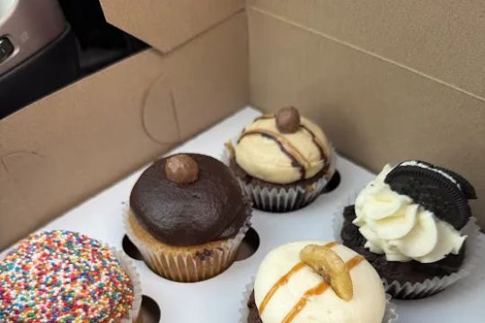 B Cupcakes