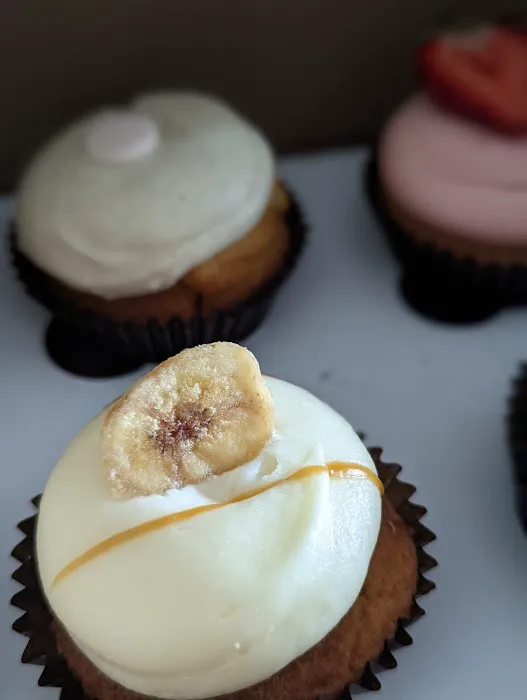 B Cupcakes Picture 2