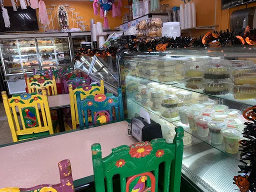 Panaderia La Mexicana Picture 2