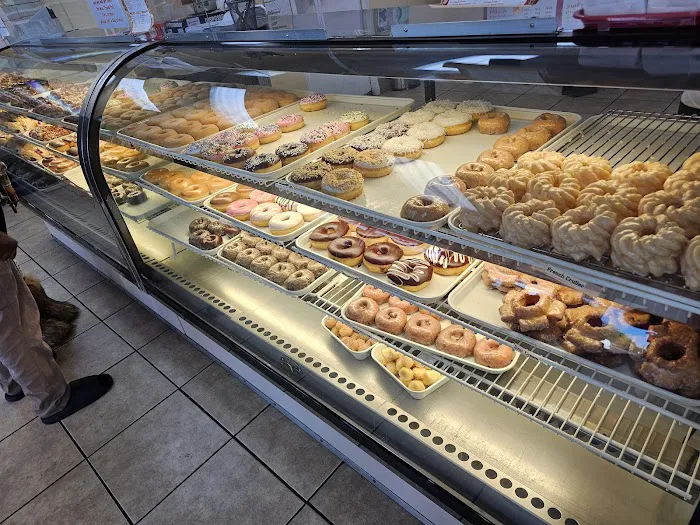 Reasey Donuts @ Downtown Mulberry Picture 6