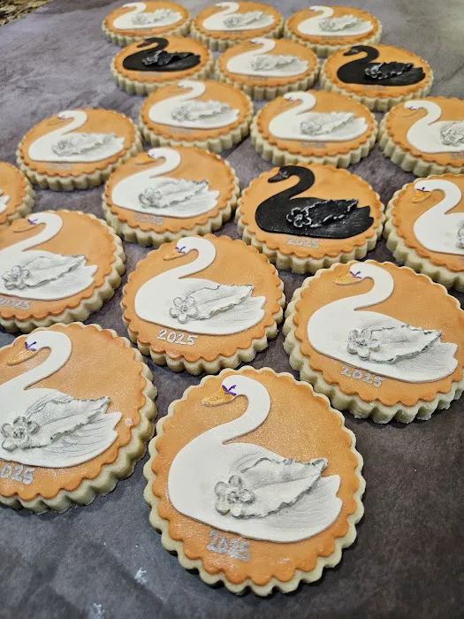 Grazing Swan Bakes Picture 1