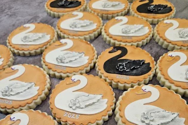 Grazing Swan Bakes
