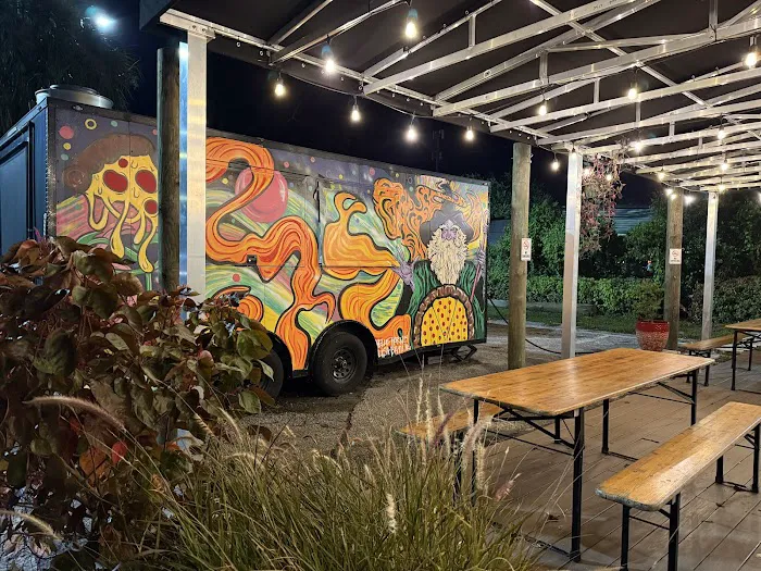 Sliceadelic pizza food truck Picture 7
